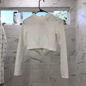 White long sleeve crop top